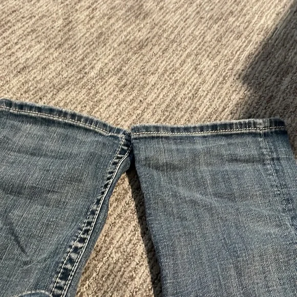 Miss Me boot cut jeans with diamond pockets and on the back waist band. - Picture 4 of 5